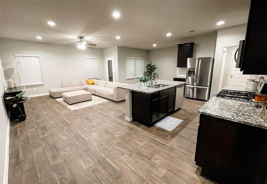 Photo of 13114 Leisure Cove Drive, La Marque, TX 77568 (MLS # 47425977)