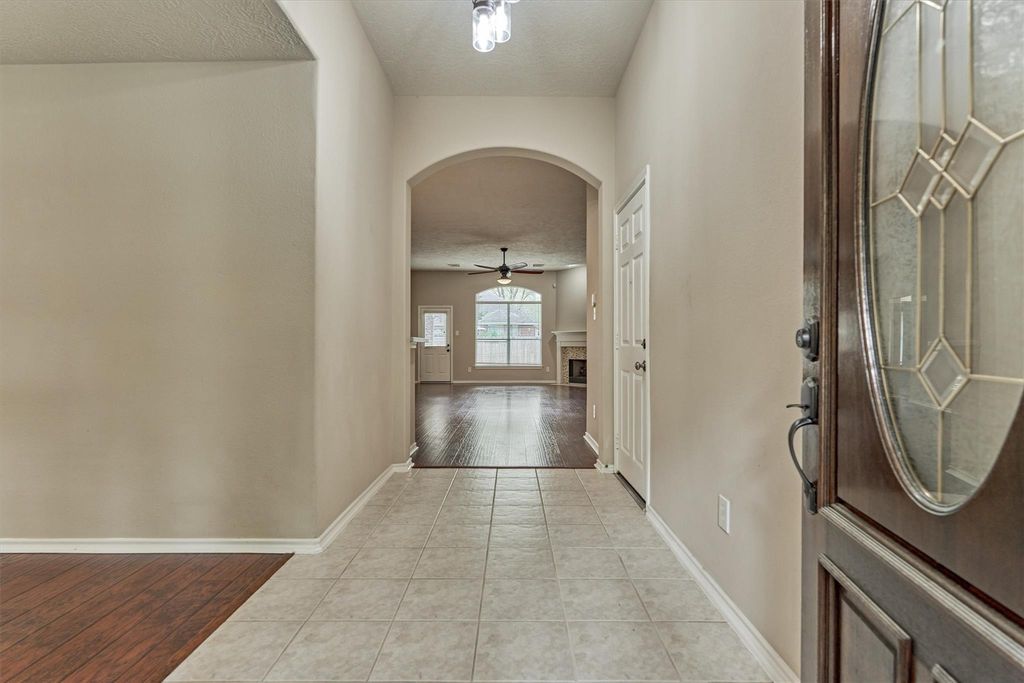Photo of 27 E Russet Grove Circle, The Woodlands, TX 77384 (MLS # 3673062)