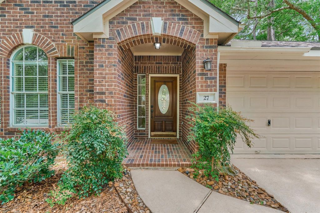 Photo of 27 E Russet Grove Circle, The Woodlands, TX 77384 (MLS # 3673062)