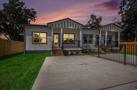 Photo of 4825 Pederson Street #A and B, Houston, TX 77033 (MLS # 53802029) Photo of 4825 Pederson Street #A and B, Houston, TX 77033 (MLS # 53802029)