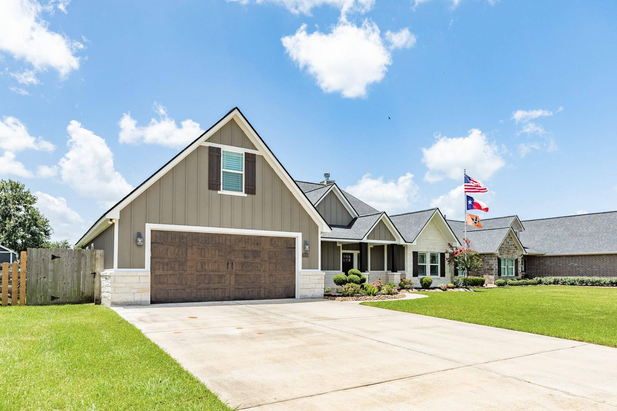 1533 N Blue Bonnet Lane