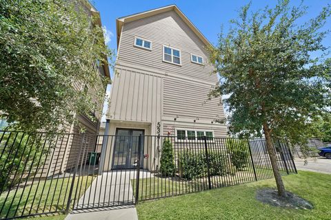Photo of 5341 Larkin Street, Houston, TX 77007 (MLS # 73119228)