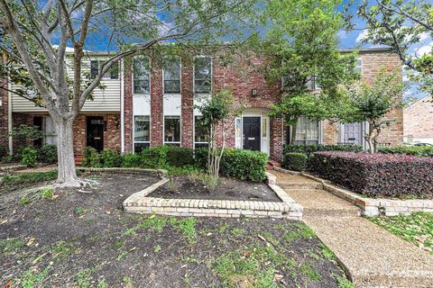 Photo of 5878 Valley Forge Drive #149, Houston, TX 77057 (MLS # 52183993)
