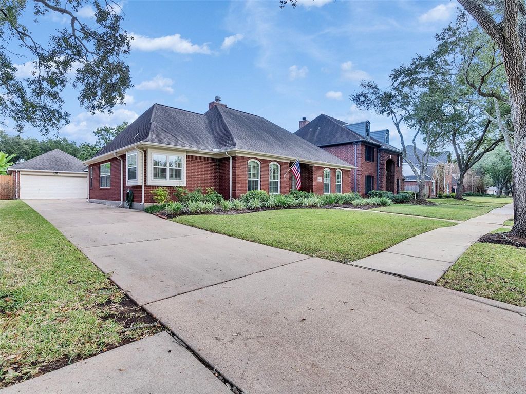 Photo of 1815 High Gate Court, Sugar Land, TX 77478 (MLS # 27696364)