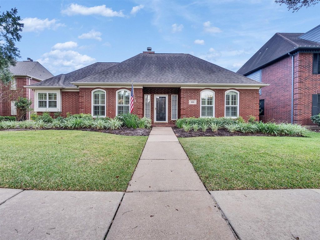 Photo of 1815 High Gate Court, Sugar Land, TX 77478 (MLS # 27696364)
