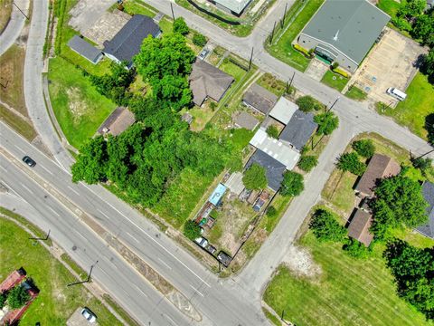 Tiny photo for 2506 Lockwood Drive, Houston, TX 77020 (MLS # 81363604)
