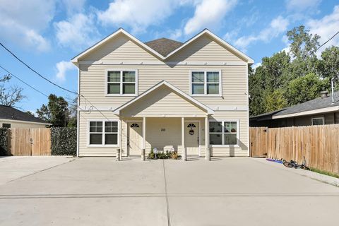 Photo of 974 Ellington Street, Houston, TX 77088 (MLS # 3789117)