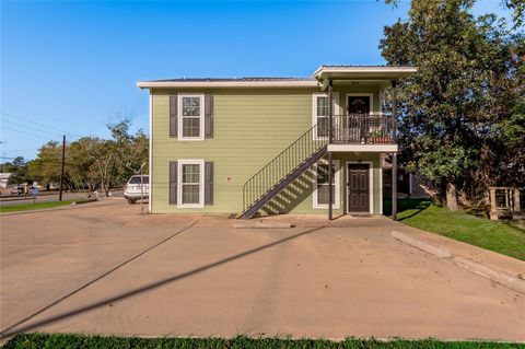 Photo of 2118 Avenue M, Unit A, Huntsville, TX 77340 (MLS # 29623769)