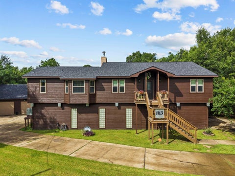 Photo of 1113 S Country Club Drive, Shoreacres, TX 77571 (MLS # 31874682)