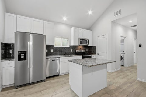 Homes For Rent - 16902 Balmoral<br/> Montgomery, TX 77316
