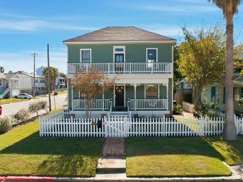Homes For Rent - 1001 Avenue K<br/> Galveston, TX 77550