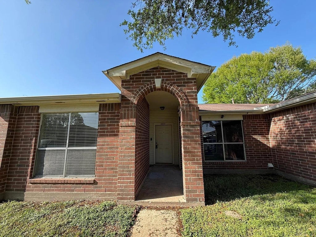 Photo of 6514 Summit Ridge Court, Houston, TX 77085 (MLS # 23589635)