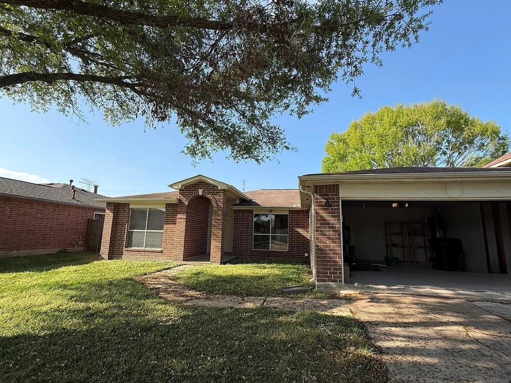 Photo of 6514 Summit Ridge Court, Houston, TX 77085 (MLS # 23589635)