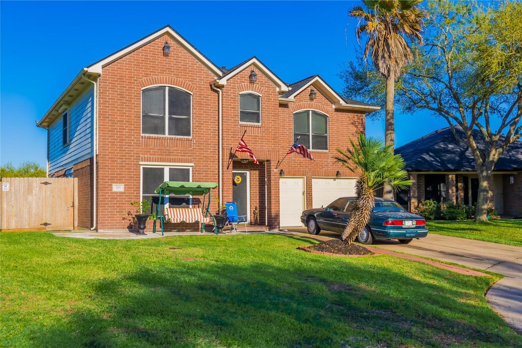 Photo of 103 Mammoth Springs Lane, Dickinson, TX 77539 (MLS # 93916025)