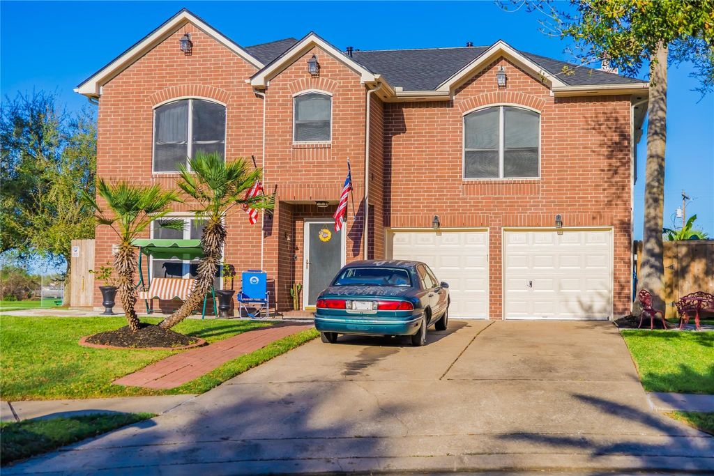 Photo of 103 Mammoth Springs Lane, Dickinson, TX 77539 (MLS # 93916025)