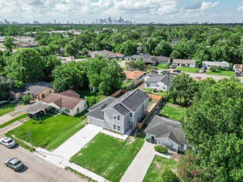 Photo of 5011 Yellowstone Boulevard, Houston, TX 77021 (MLS # 10336502)