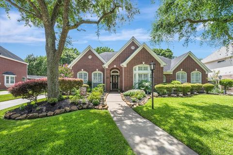 Homes For Sale - 17027 Chapel Park Way<br/> Houston, TX 77059