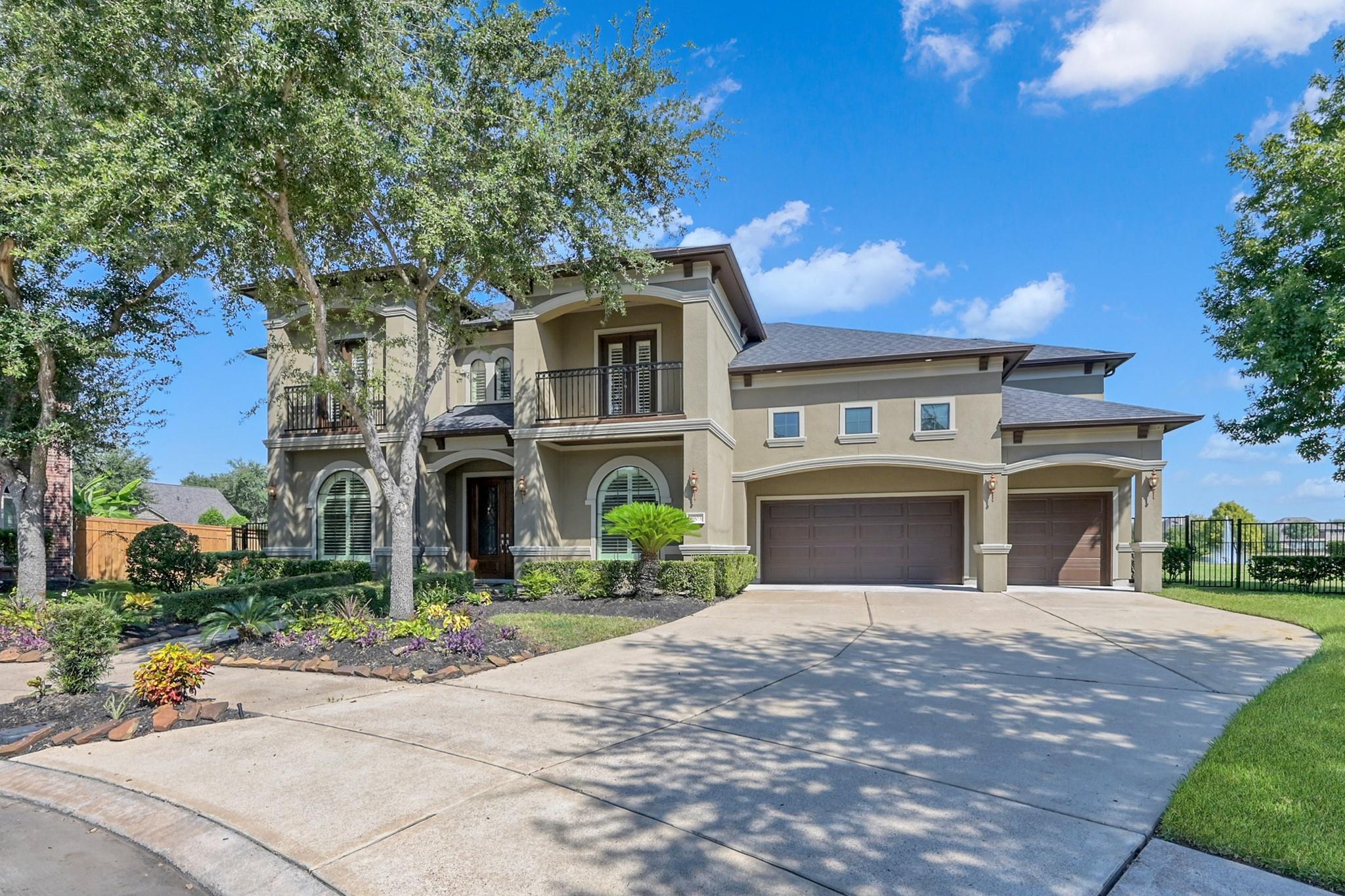 6903 Fall Creek Lane