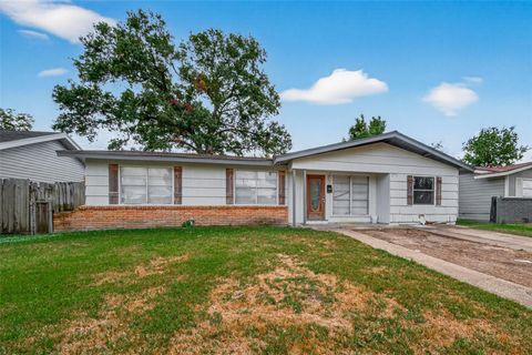 Photo of 3214 Longwood Drive, Pasadena, TX 77503 (MLS # 41104523)