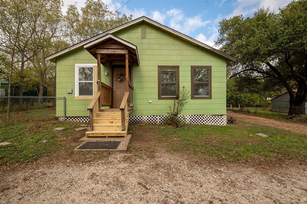 Photo of 802 Tx-21 W, Caldwell, TX 77836 (MLS # 64380093)