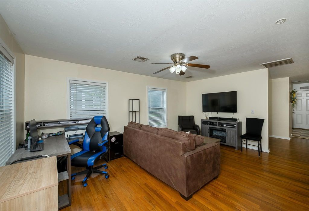 Photo of 802 Tx-21 W, Caldwell, TX 77836 (MLS # 64380093)