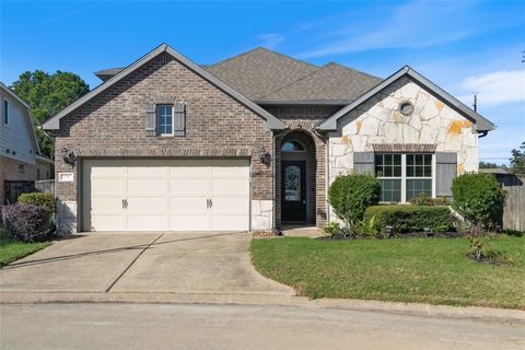 Photo of 176 Castlegate Lane, Houston, TX 77065 (MLS # 70879419)
