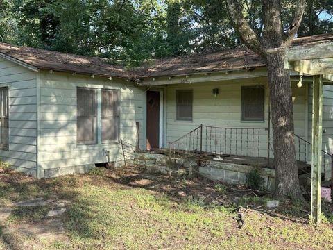 Photo of 3305 S Lake Drive, Texarkana, TX 75501 (MLS # 2337838) Photo of 3305 S Lake Drive, Texarkana, TX 75501 (MLS # 2337838)
