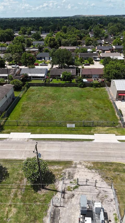 Photo of 3815 W Orem Drive, Houston, TX 77045 (MLS # 32782692)