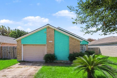 Photo of 13106 Bamboo Forest Trail, Houston, TX 77044 (MLS # 26338548)