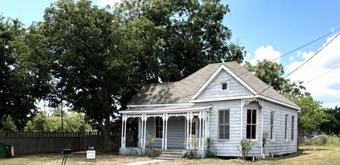Photo of 603 N Depot Street, Victoria, TX 77901 (MLS # 35547849)