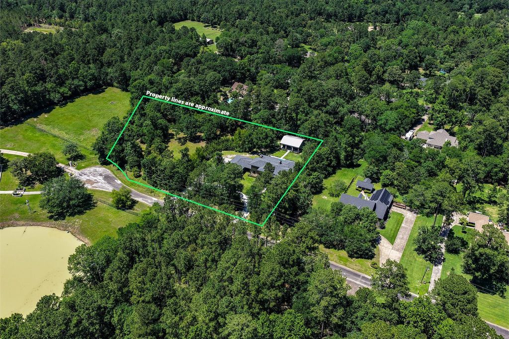 Photo of 150 Autumn Way, Huntsville, TX 77320 (MLS # 35755838)
