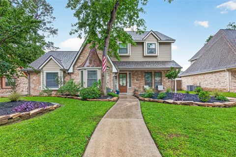 Photo of 37 Windsor Drive, Conroe, TX 77304 (MLS # 95165776)