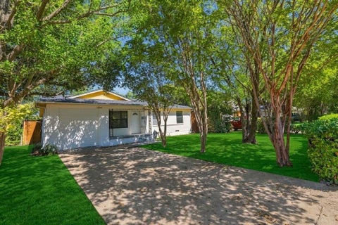 Photo of 2527 Gross Road, Dallas, TX 75228 (MLS # 67885170)