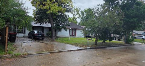 Photo of 1018 Forestburg Drive, Houston, TX 77038 (MLS # 36226076)