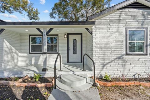 7009 Oleander Drive Hitchcock TX 77563