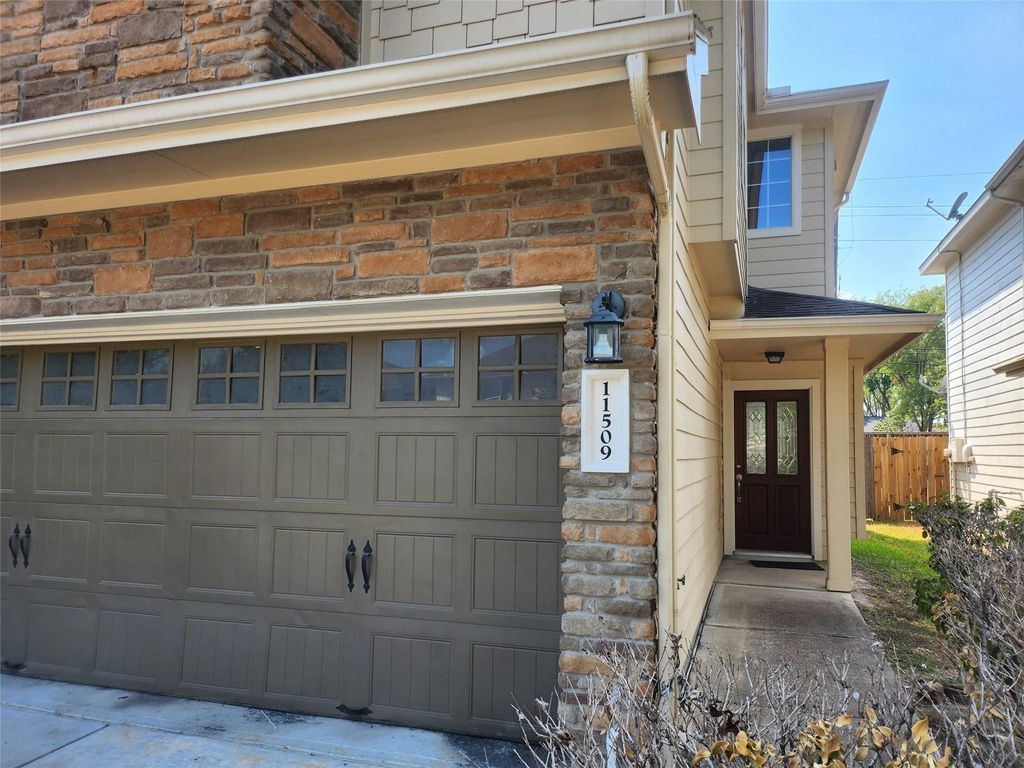 Photo of 11509 Hackmatack Way, Houston, TX 77066 (MLS # 22404603)