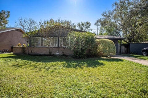 Photo of 6325 Rowan Lane, Houston, TX 77074 (MLS # 95218901)