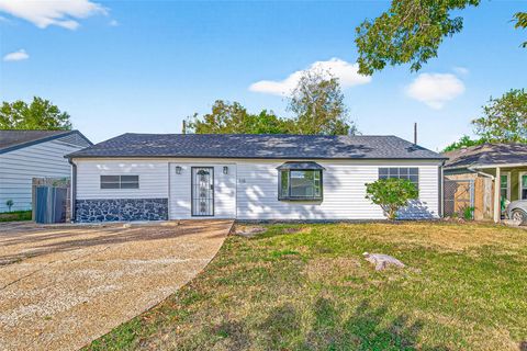 Photo of 4729 Paradise Lane, Houston, TX 77048 (MLS # 85798348)
