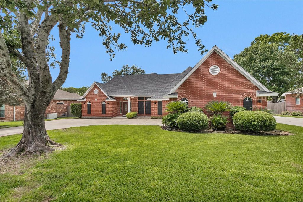 Photo of 5246 Lakeshore Drive, Willis, TX 77318 (MLS # 52166651)