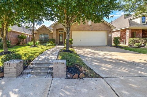 Photo of 18323 S Elizabeth Shore Loop, Cypress, TX 77433 (MLS # 67960639)