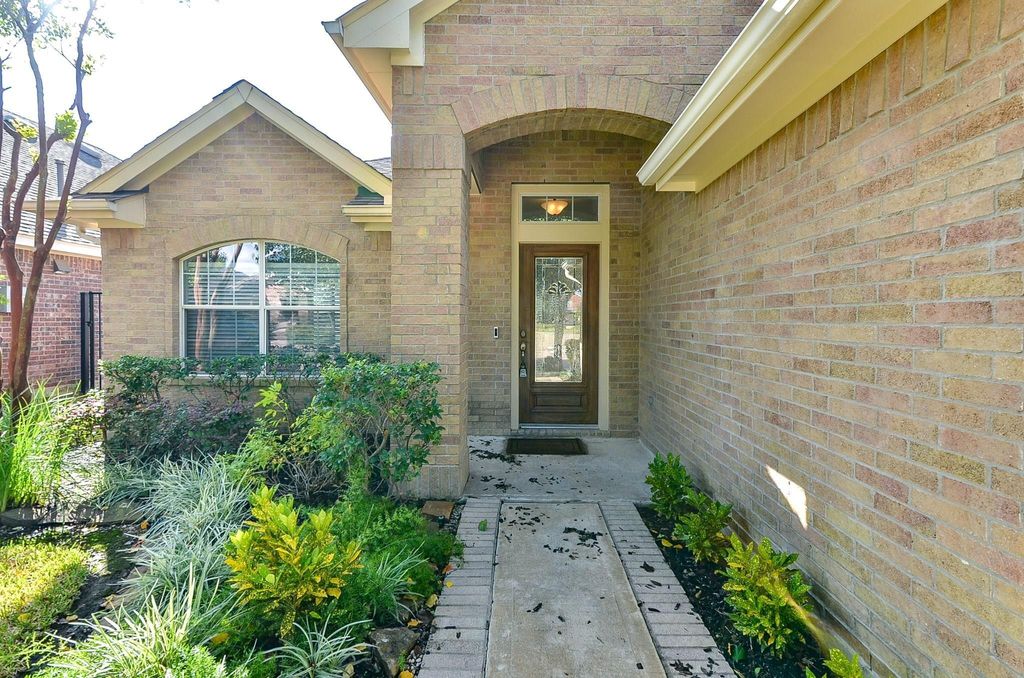Photo of 18323 S Elizabeth Shore Loop, Cypress, TX 77433 (MLS # 67960639)