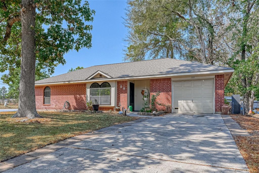 Photo of 101 Laurie Lane, Willis, TX 77378 (MLS # 51535607)