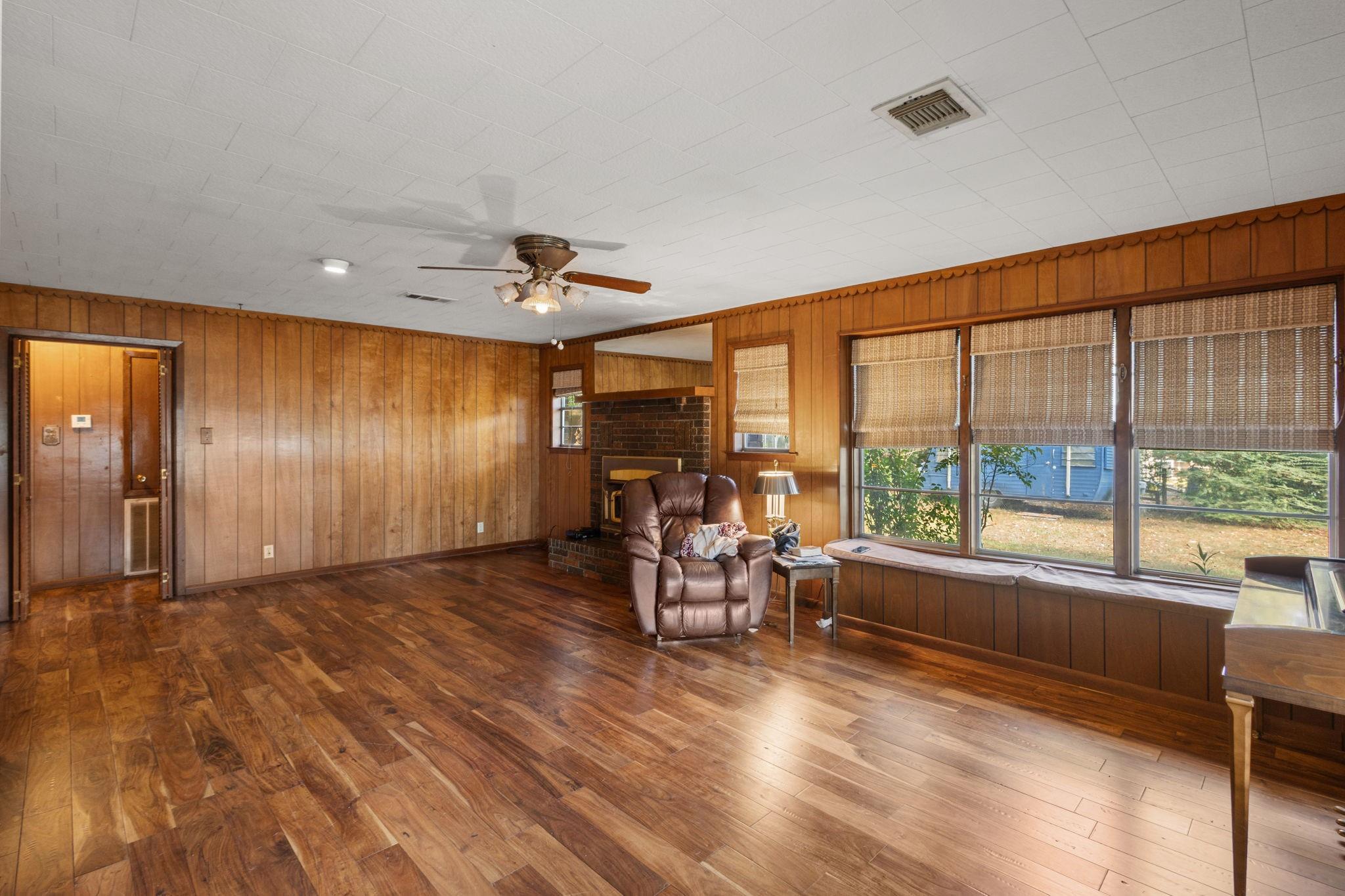 743 Charmaine Drive E