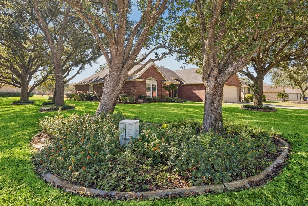 Photo of 3438 N Peach Hollow Circle N, Pearland, TX 77584 (MLS # 18302353)