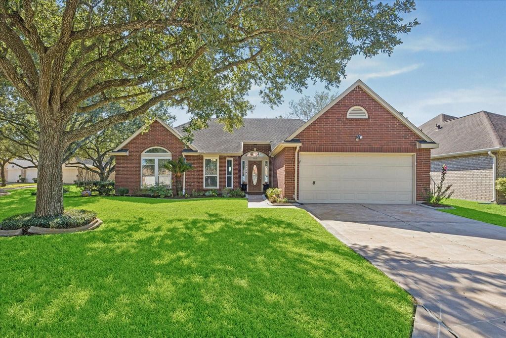 Photo of 3438 N Peach Hollow Circle N, Pearland, TX 77584 (MLS # 18302353)