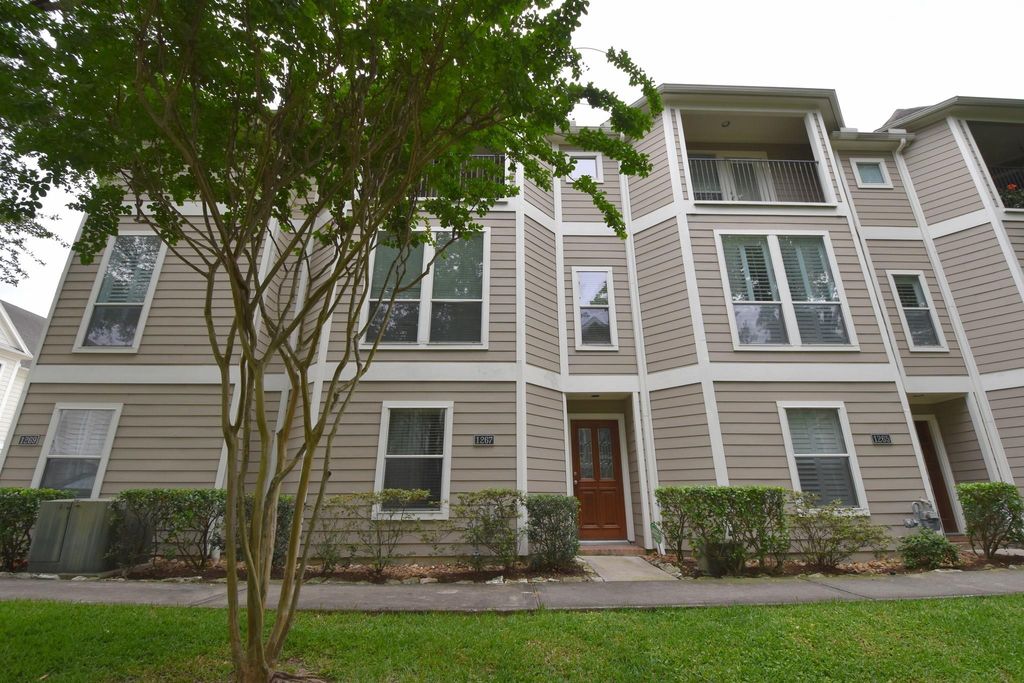 Photo of 1267 W 17th Street, Houston, TX 77008 (MLS # 24236950)