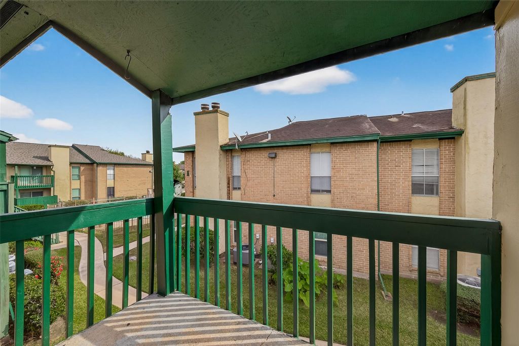 Photo of 1516 Bay Area Boulevard #H10, Houston, TX 77058 (MLS # 5696045)