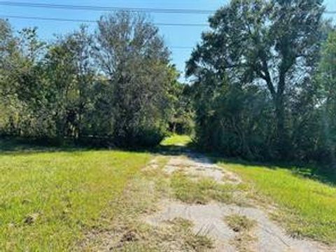 Photo of 20033 Highway 35, Sweeny, TX 77480 (MLS # 86379940)