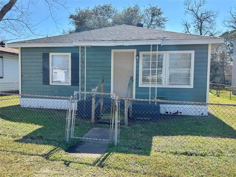 Homes For Sale - 7011 Anderson Street<br/> Texas City, TX 77591