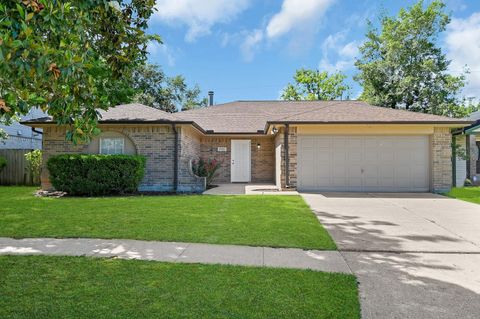 Photo of 2910 Norwich Street, Pearland, TX 77584 (MLS # 46373636) Photo of 2910 Norwich Street, Pearland, TX 77584 (MLS # 46373636)